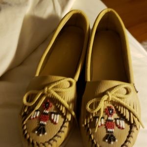 Minnetonka Moccasins, Natural, Size 8 1/2.
